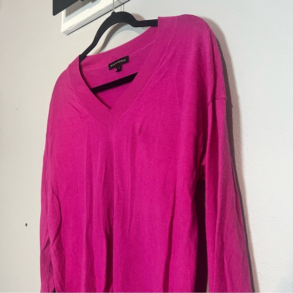 Banana Republic Pink Magenta V-Neck Merino Wool Sweater Womens Medium - Picture 4 of 7